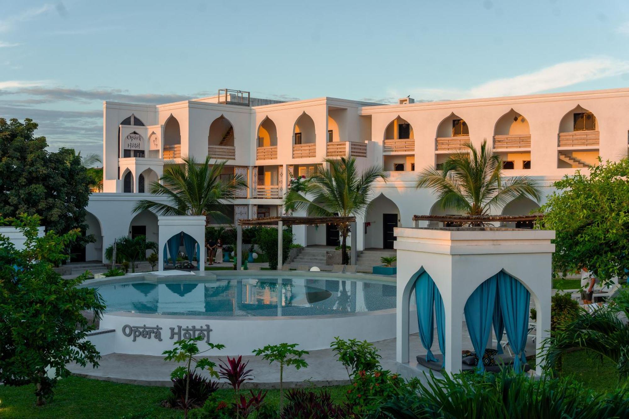 Opera Hotell 2*