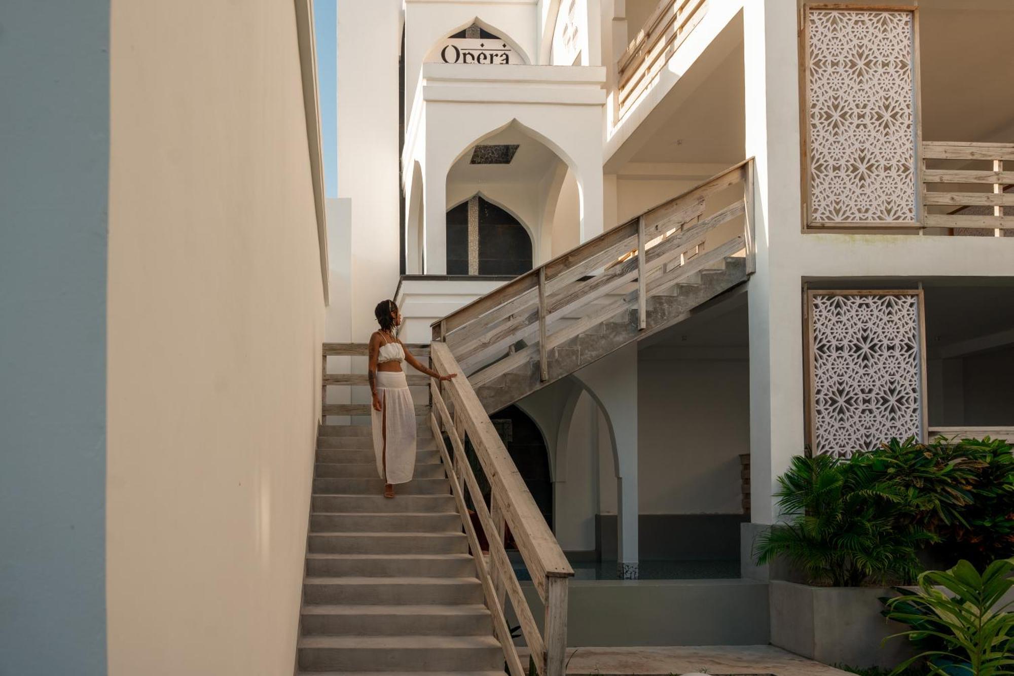 Opera Hotell