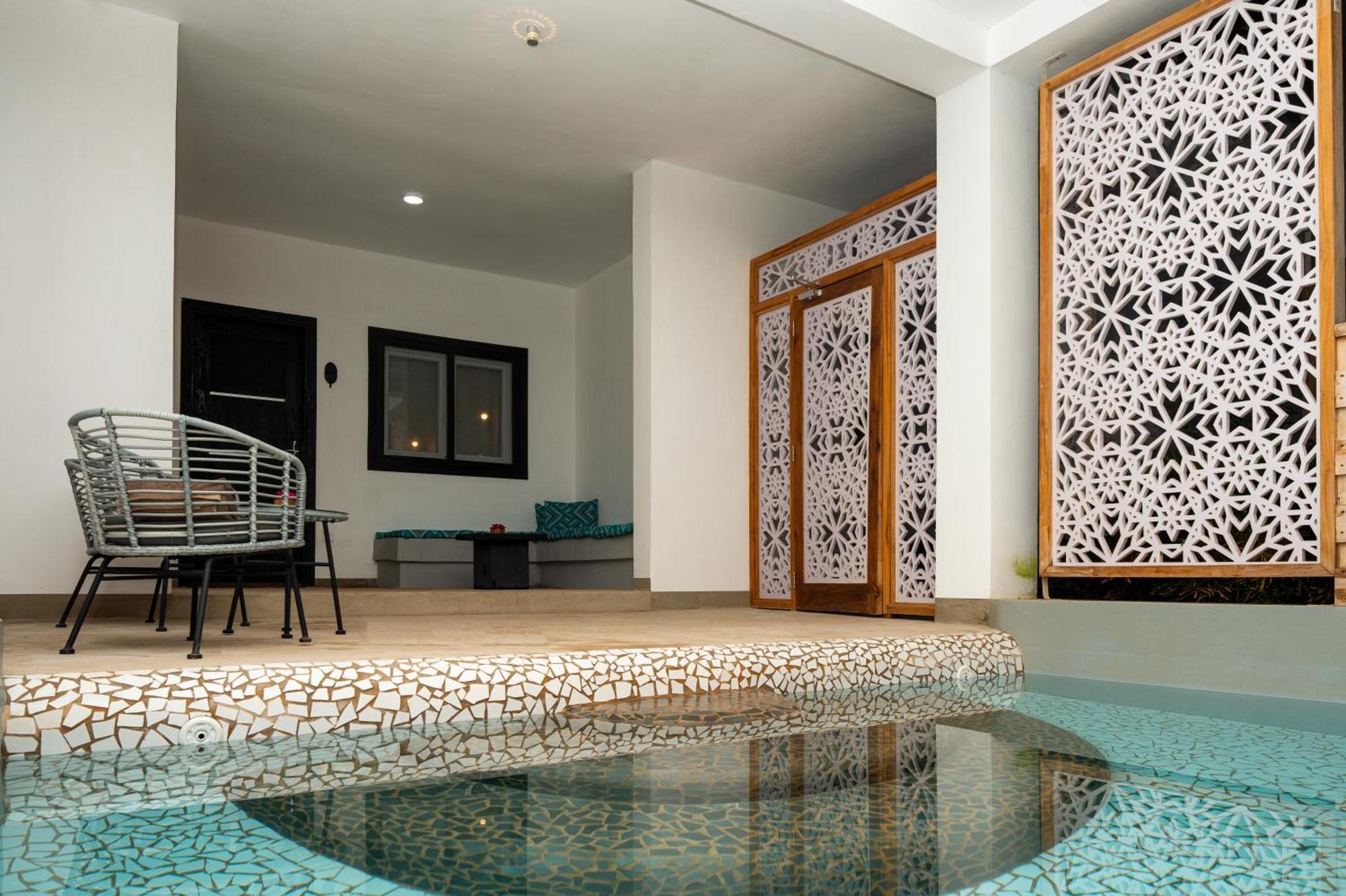 Opera Hotell 2*